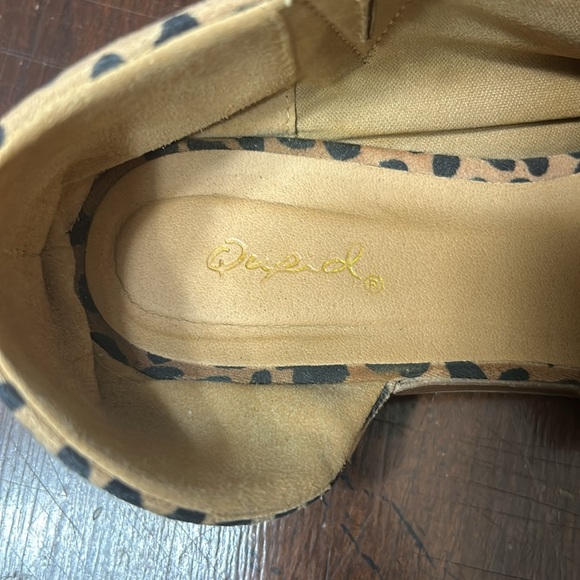 Cupid Cheetah Print Slip Ons/Flats - Picture 3 of 4